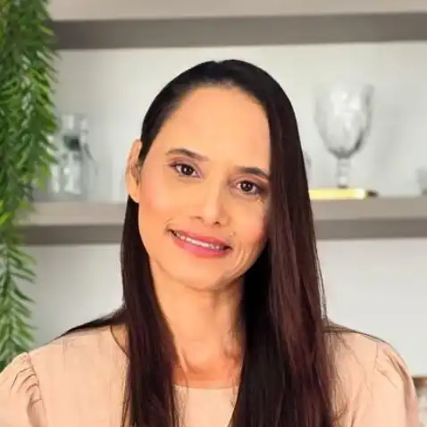 Silvia, Massoterapeuta em Unaí